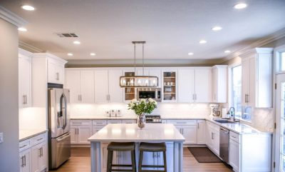 Sử dụng đèn led âm trần và đèn tủ chiếu sáng